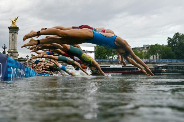 triathlon in the river seine