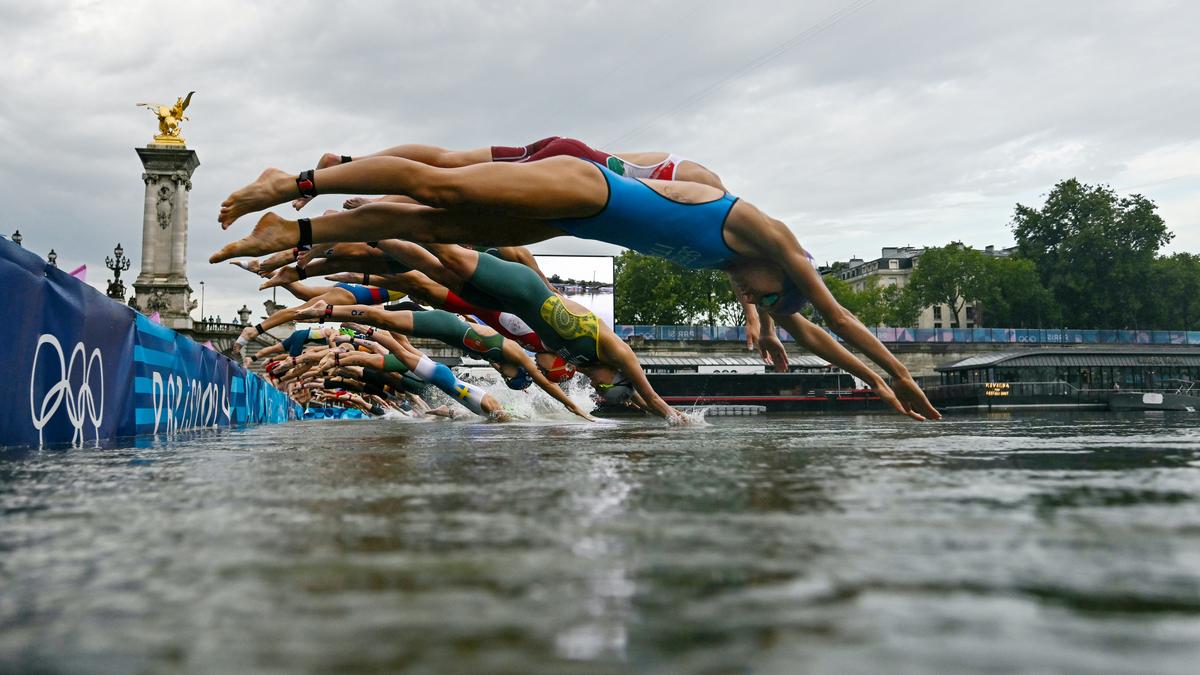 triathlon in the river seine