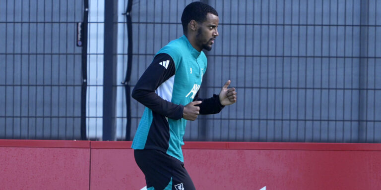 Исак готов да се върне към тренировките с отбора след контузия — добра новина за Ливърпул и Швеция