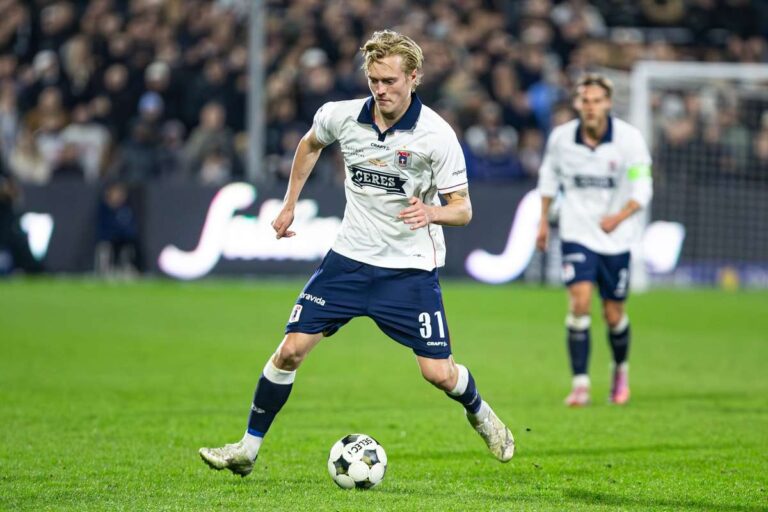 АГФ може да се опита да се класира за Шампионската лига на стадиона на заклетите си врагове