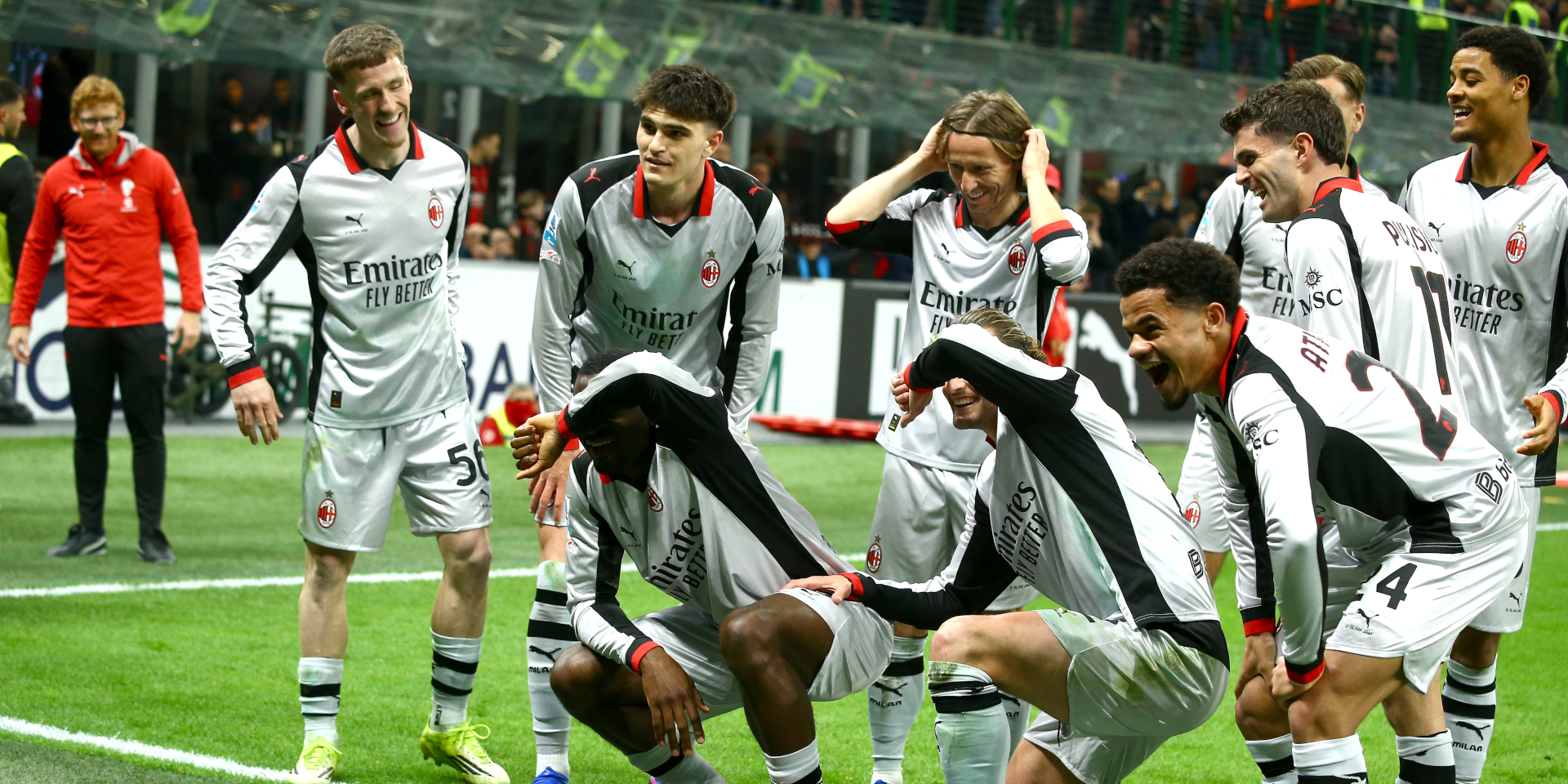 Милан се приближи до на пет точки от лидера Интер в Серия А