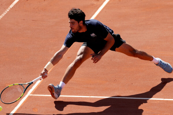 Алкарас готов да изцапа чорапите си с връщането на клей